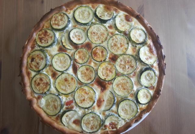 Quiche aux courgettes, thon et tomates