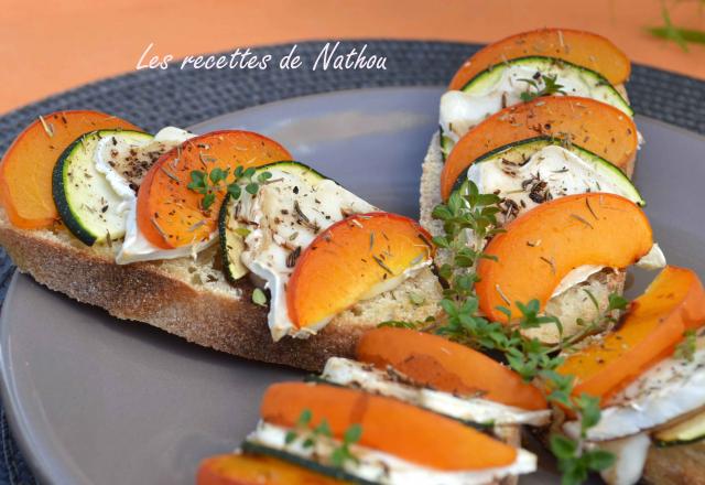 Crostinis aux abricots, courgette et fromage de chèvre