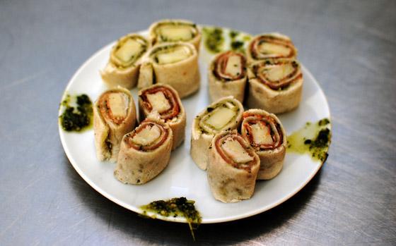 Jambons Aoste - roulés de pesto, cantal et jambon cru