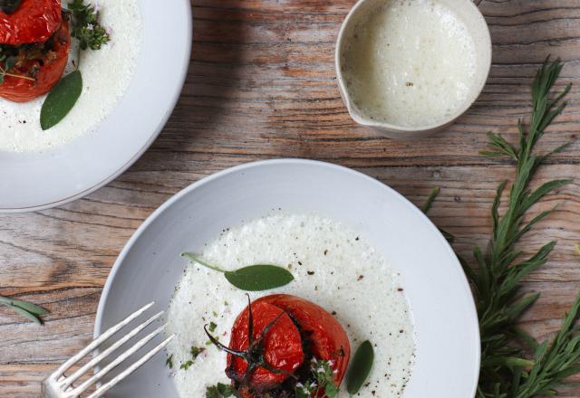 Tomates de France farcies aux légumes, crème à l’estragon et à l’ail