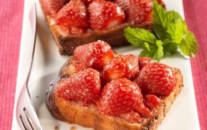 Pain de mie perdu au tartare de fraises