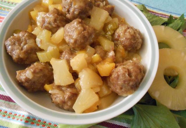 Boulettes de viande, sauce à l'ananas