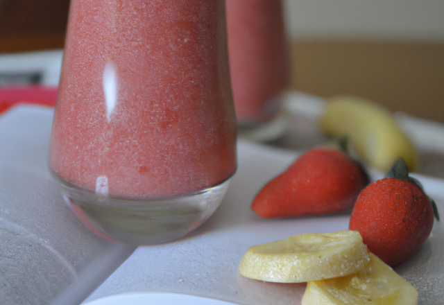 Smoothie gourmand aux deux fraises et à la banane