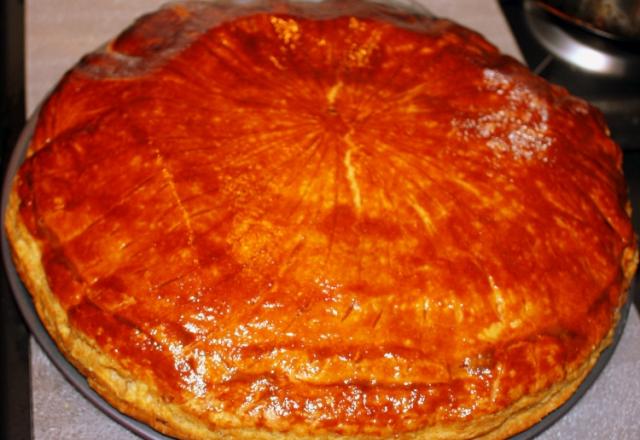 Galette des rois, frangipane, pistache et cerises amarena