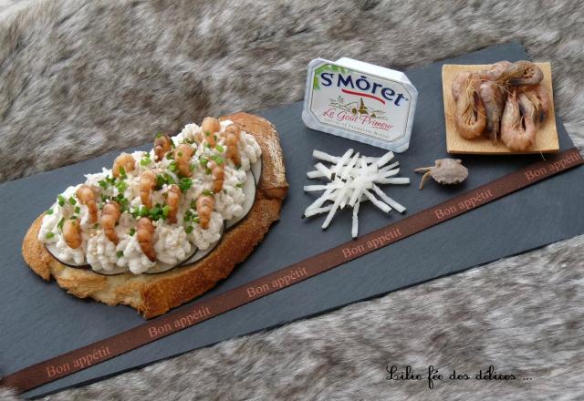 Tartine fromagère au St Môret aux crevettes grises et radis noir