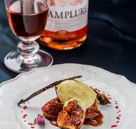 Figues rôties au Vin rosé et épices, Glace à la fève Tonka