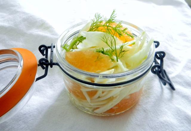 Salade fenouil, pamplemousse, hareng fumé à emporter dans son pot