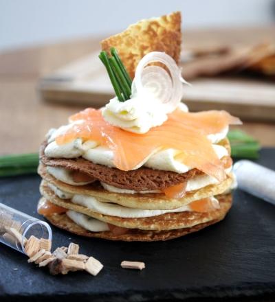 Mille-feuilles de crêpes au saumon