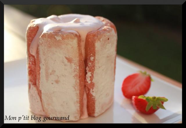 Charlotte aux fraises et cœur fondant au chocolat blanc