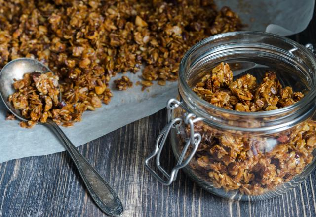 Découvrez cette méthode pour faire un granola maison moins gras et moins sucré !