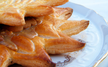 Galette soleil fourrée au chocolat blanc, noisettes et spéculoos