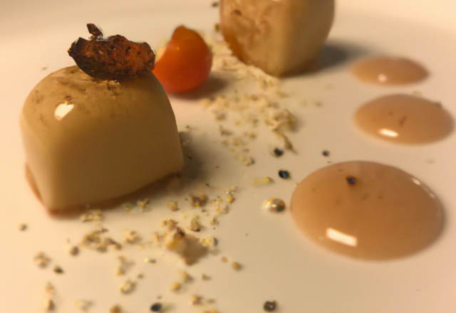 Délicieux bonbons au foie gras à l'ail blanc