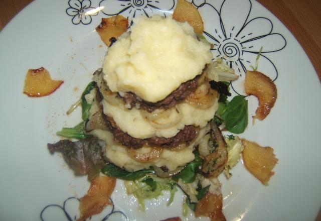 Mille-feuille de boudin à la purée de pomme, pomme caramélisée