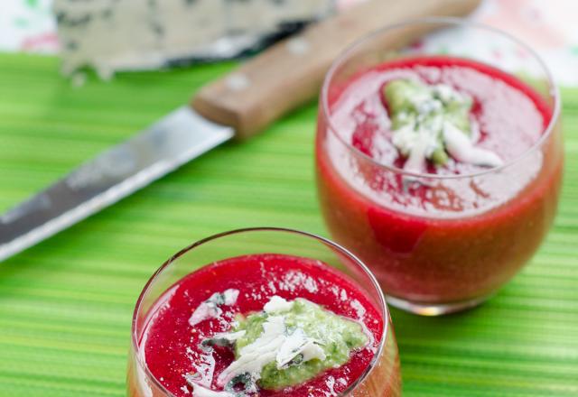 Gaspacho betterave, fraise, pesto de Roquefort