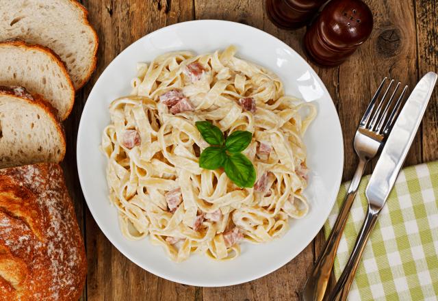 “Andiamo les amis !” : Laurent Mariotte revisite les traditionnelles tagliatelles carbonara avec un ingrédient très spécial