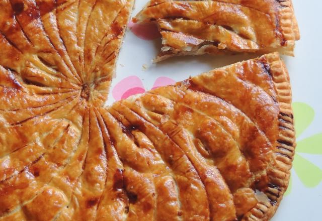 Galette des rois à la crème d'amande, banane et caramel