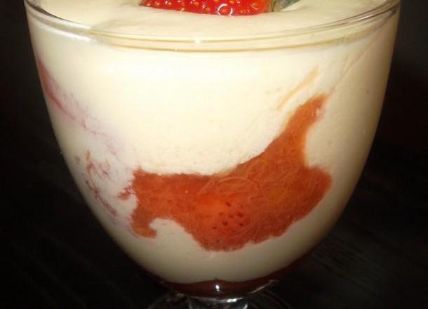 Mousse au chocolat blanc compote fraises rhubarbe