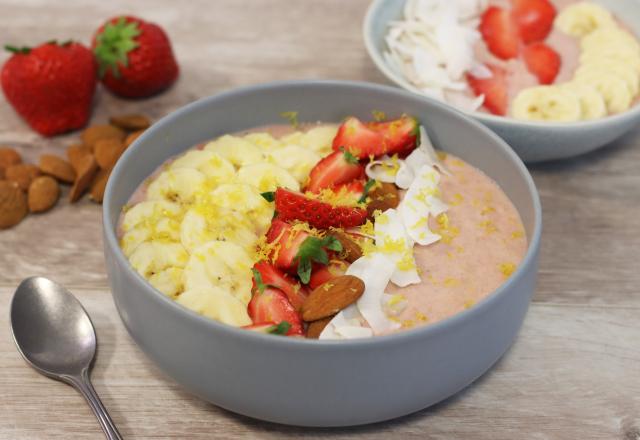 Smoothie bowl fraises, amandes et coco