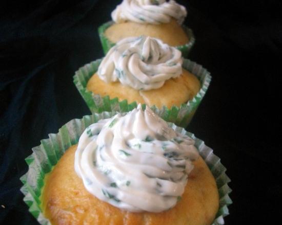 Cupcakes salés aux tomates séchées et glaçage philadelphia/ciboulette