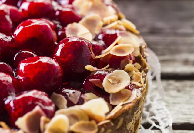 Gâteau aux cerises confites et amandes