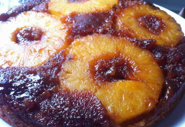 Gâteau renversé à l'ananas caramélisé et à la vanille