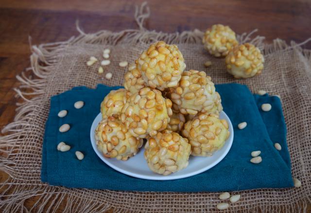 Panellets (biscuits aux amandes et aux pignons)