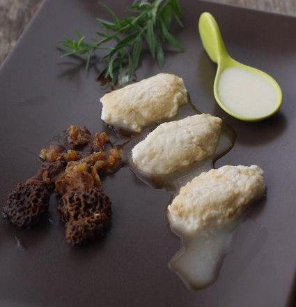 Quenelles de poulet et morilles