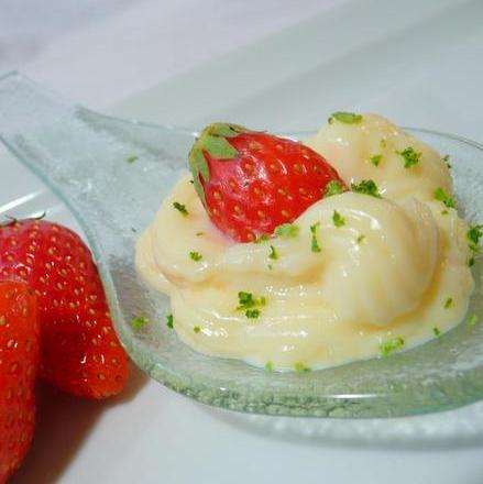 Crème de rose et gariguettes au citron vert.