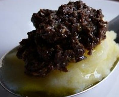 Purée de pommes de terre à la tapenade