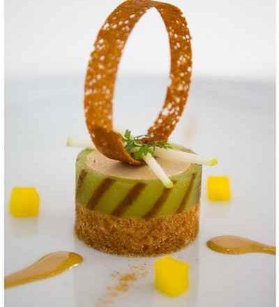 Mousse de foie gras en gelée de pommes vertes et pain de cannelle