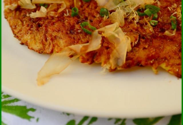 Crèpe okonomiyaki (plat japonais garni de chou)