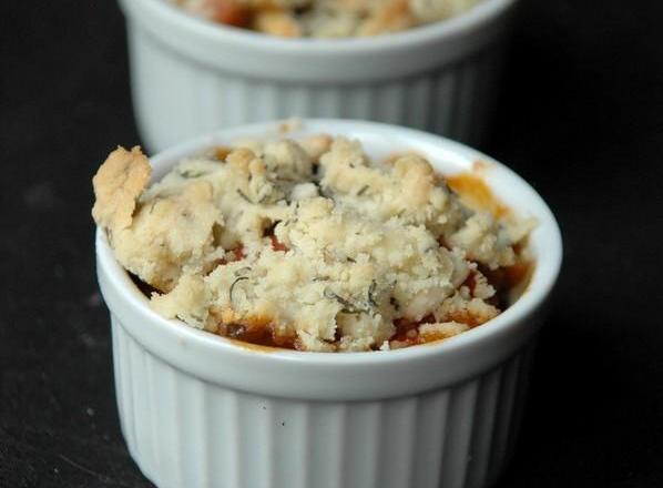 Crumble de légumes d'été, poulet, mozzarella à la moutarde