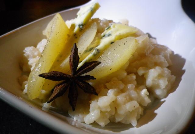 Risotto crémeux au cottage cheese et notes de badiane, poire vanillée et roquefort