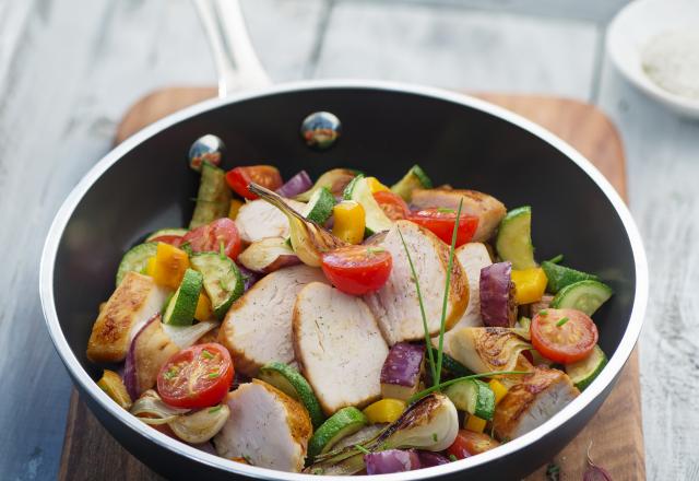 Poêlée de légumes d’été et suprême de poulet grillé