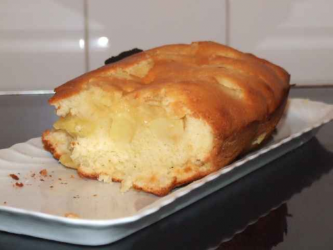 Gâteau moelleux au yaourt et aux pommes simple et rapide