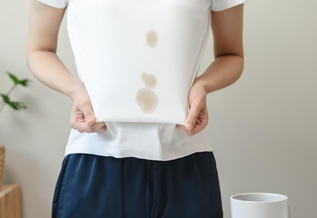 Comment retirer facilement une tache de gras sur une nappe ou un vêtement ?