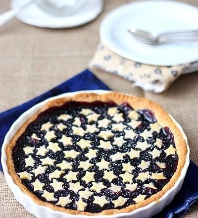 Linzertorte à la myrtille et au cassis