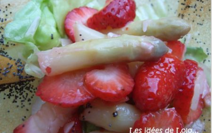 Salade asperges et fraises en habit croquant