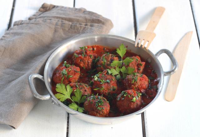 Boulettes d’agneau épicées, sauce tomate et coriandre