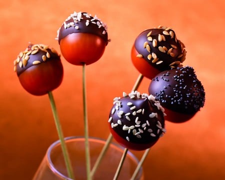 Bouchées tomate-chocolat, aux graines de sésame et pavot