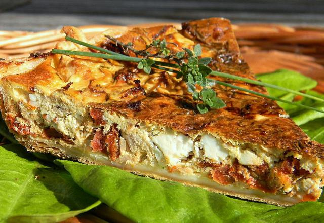 Quiche citronnée au thon, tomates séchées et fêta