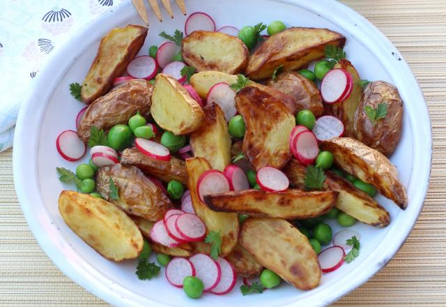 Salade de pommes de terre primeur rôties aux petits pois frais et radis