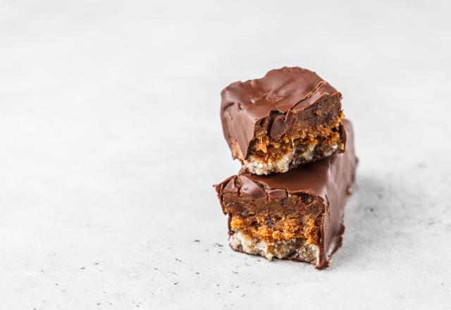 Le chef pâtissier Yann Couvreur dévoile sa recette pour faire ses propres Snickers maison !