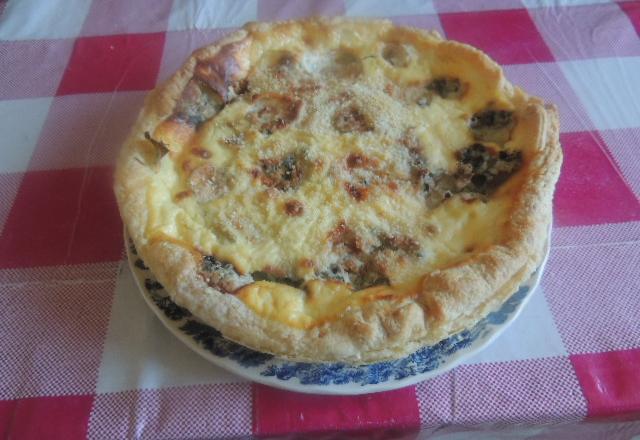 Quiche aux poireaux, lardons et roquefort