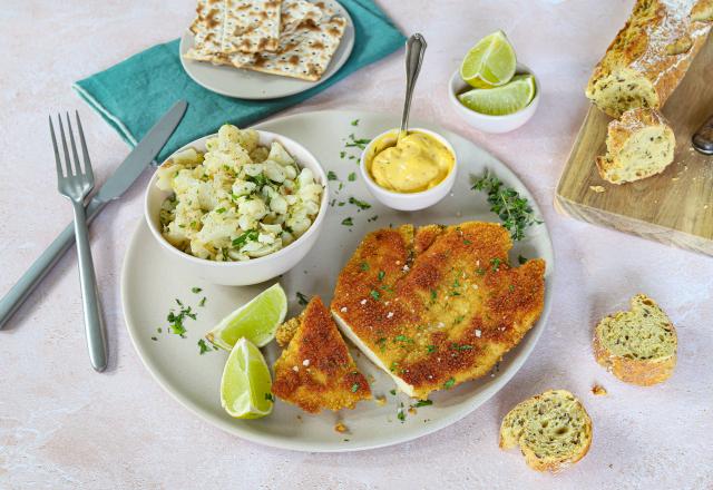 Escalopes de poulet panées et écrasé de chou-fleur