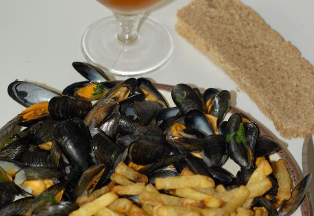 Moules à la bière et aux lardons