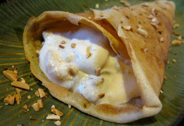 Crêpe de petit épeautre, mousseline de faisselle, poire et noisette