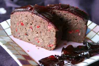 Le rouge et le noir, cake chocolat-betteraves-baies roses.