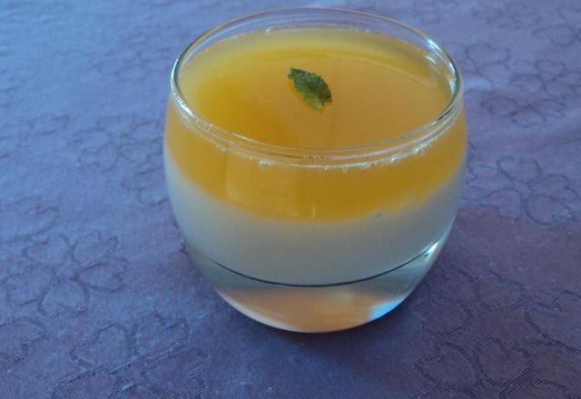 Verrine de lait de coco et gelée d'ananas