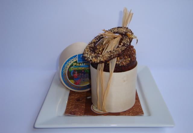 Petite boîte à cake aux pralinés, et cœur de caramel au praliné